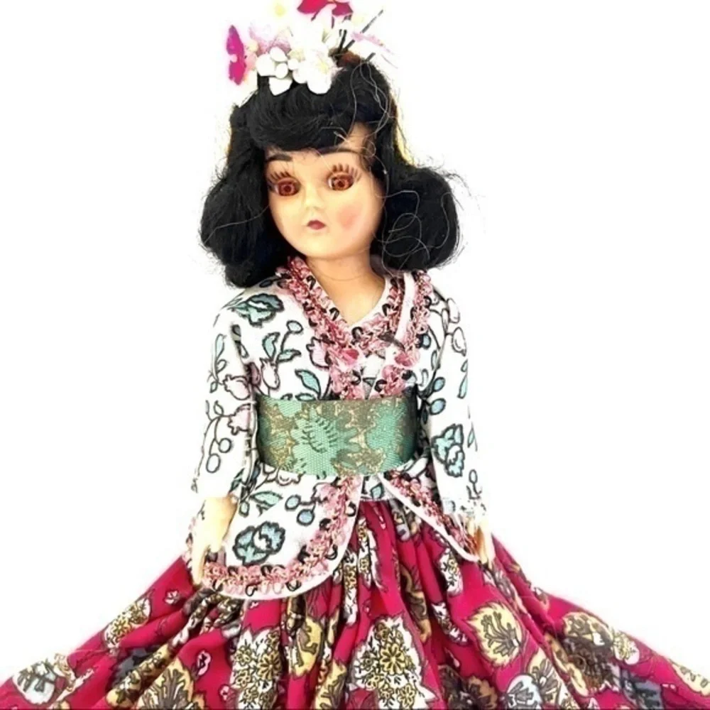 7! DOLLS! Vintage Dolls Of the World!